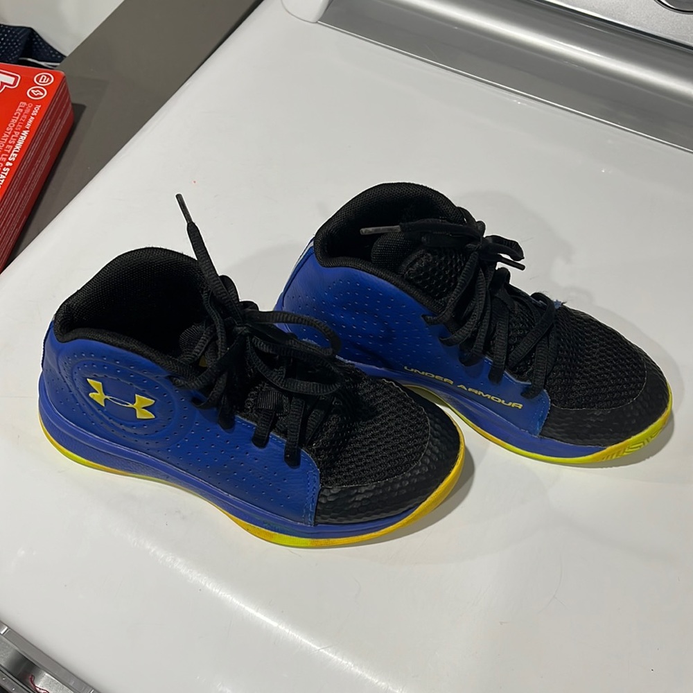 Steph Curry Under Armor youth basketball sneaker size 1